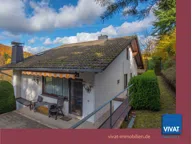 Titelbild für GRUNDSTÜCK UND GEBÄUDE: Das 597 m² große Grundstück im Felshang